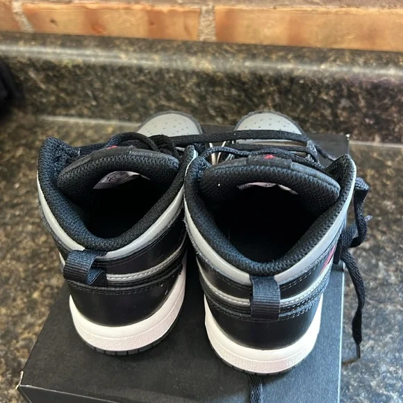 NWOT- Jordan Nike Toddler Shoes 8C - Picture 3 of 4